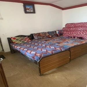 comfortable room of Jalandhar house provided in our do dham trip package